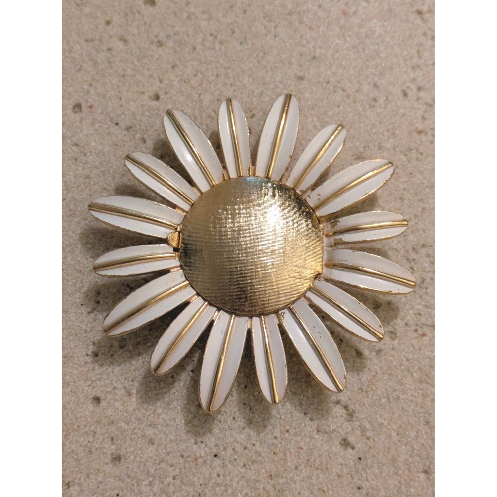 Vintage 1970's AVON Perfume Locket Daisy Brooch In Gold Tone Ivory Color Enamel